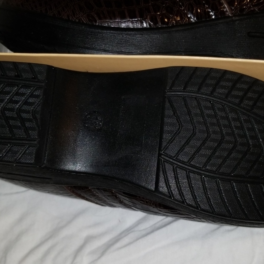 Shoe - Picture 3 of 3